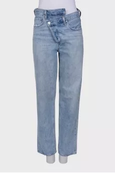 Jeans with asymmetric fastening
