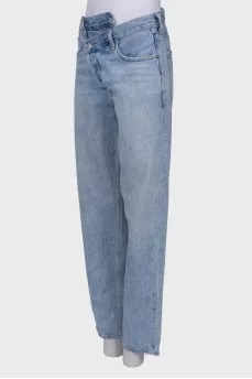 Jeans with asymmetric fastening