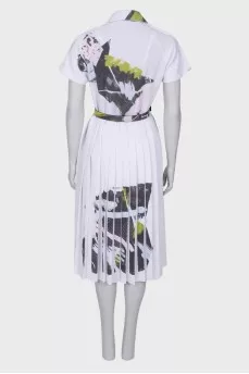 White dress with pleated hem
