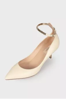 Leather shoes with gold-tone hardware