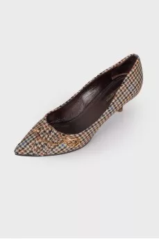 Textile pumps in houndstooth print