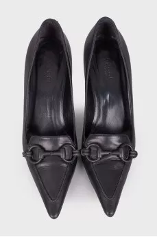 Black pointy-toe shoes