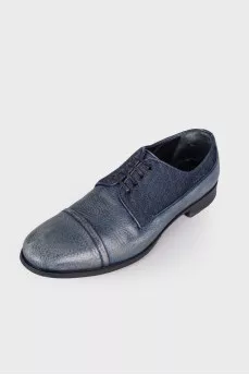 Men's leather shoes with jeans