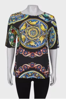 Black print T-shirt