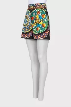 Shorts with colorful print