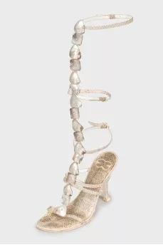 Sandals decorated with rhinestones-shells