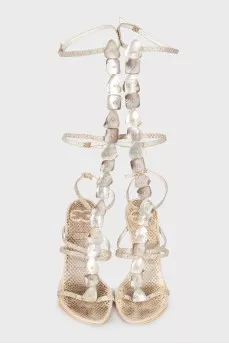 Sandals decorated with rhinestones-shells