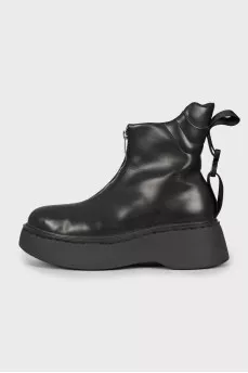Leather boots with zip
