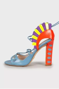 Leather sandals with appliqué