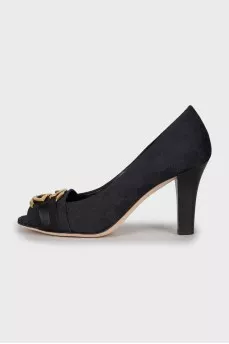 Textile shoes with golden logo