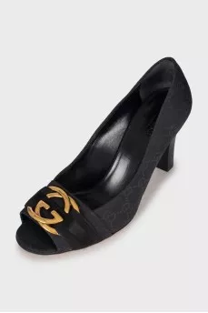 Textile shoes with golden logo