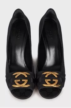 Textile shoes with golden logo