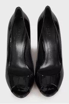 Patent leather stiletto heeled shoes