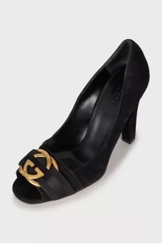 Suede pumps with golden logo