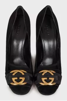 Suede pumps with golden logo