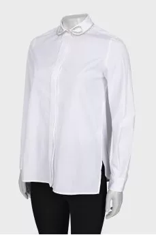 White shirt with a decorated collar