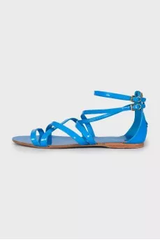 Patent sandals with a closed heel