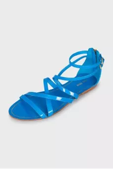 Patent sandals with a closed heel
