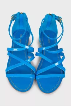 Patent sandals with a closed heel