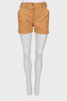 Beige shorts with buttons