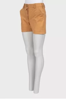 Beige shorts with buttons