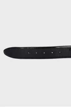 Patent leather belt with golden logo