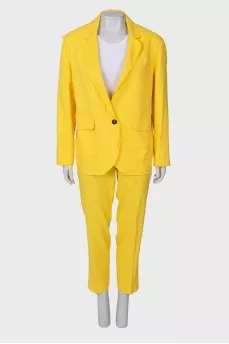 Yellow suit with linen trousers