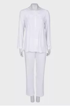 White suit with tag