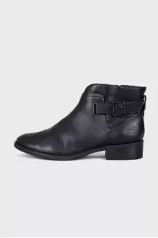 Zipped leather boots