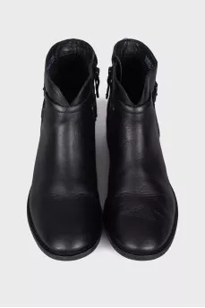 Zipped leather boots