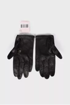 Leather gloves with tag