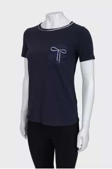 Dark blue t-shirt decorated with stases