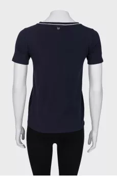 Dark blue t-shirt decorated with stases