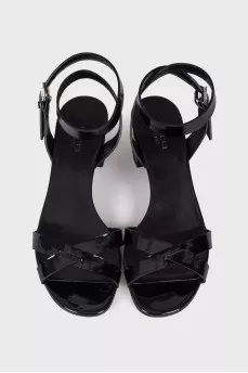 Patent sandals with medium heels
