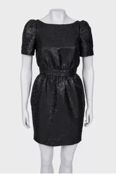Dress with a V-neck on the back