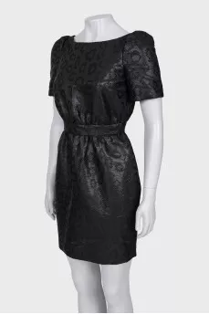 Dress with a V-neck on the back