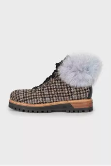 Textile boots decorated with fur