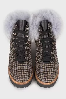 Textile boots decorated with fur