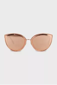Sunglasses with mirrored lenses