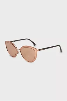 Sunglasses with mirrored lenses