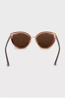 Sunglasses with mirrored lenses