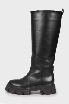 Leather boots with massive soles