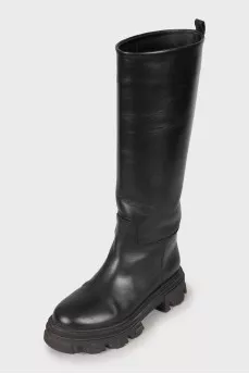 Leather boots with massive soles