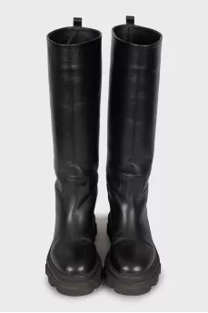 Leather boots with massive soles