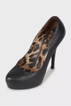 Black stiletto shoes