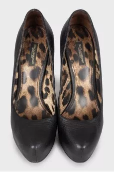 Black stiletto shoes