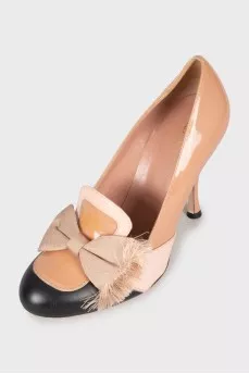 Patent leather shoes with bow