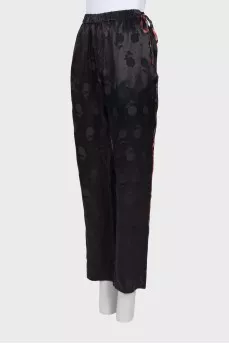 Black trousers in floral print