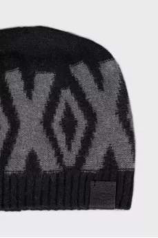 Wool hat with pattern