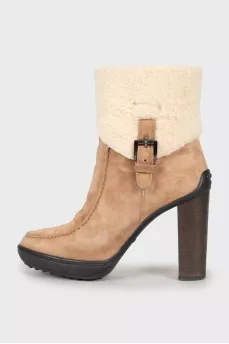 Suede ankle boots with fur heel
